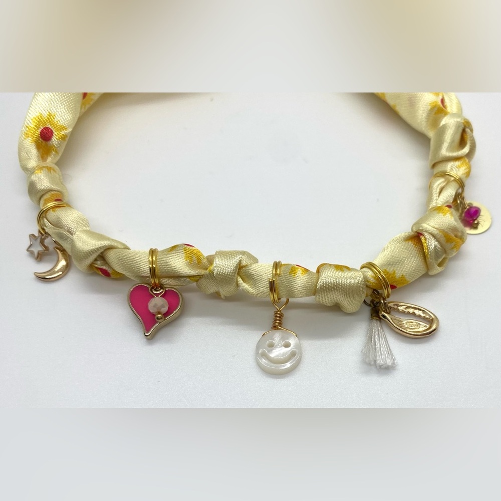 Yellow Pink Mod Flower Pattern Satin Scarf Necklace Gold Charm Boho Preppy Retro - Picture 5 of 9